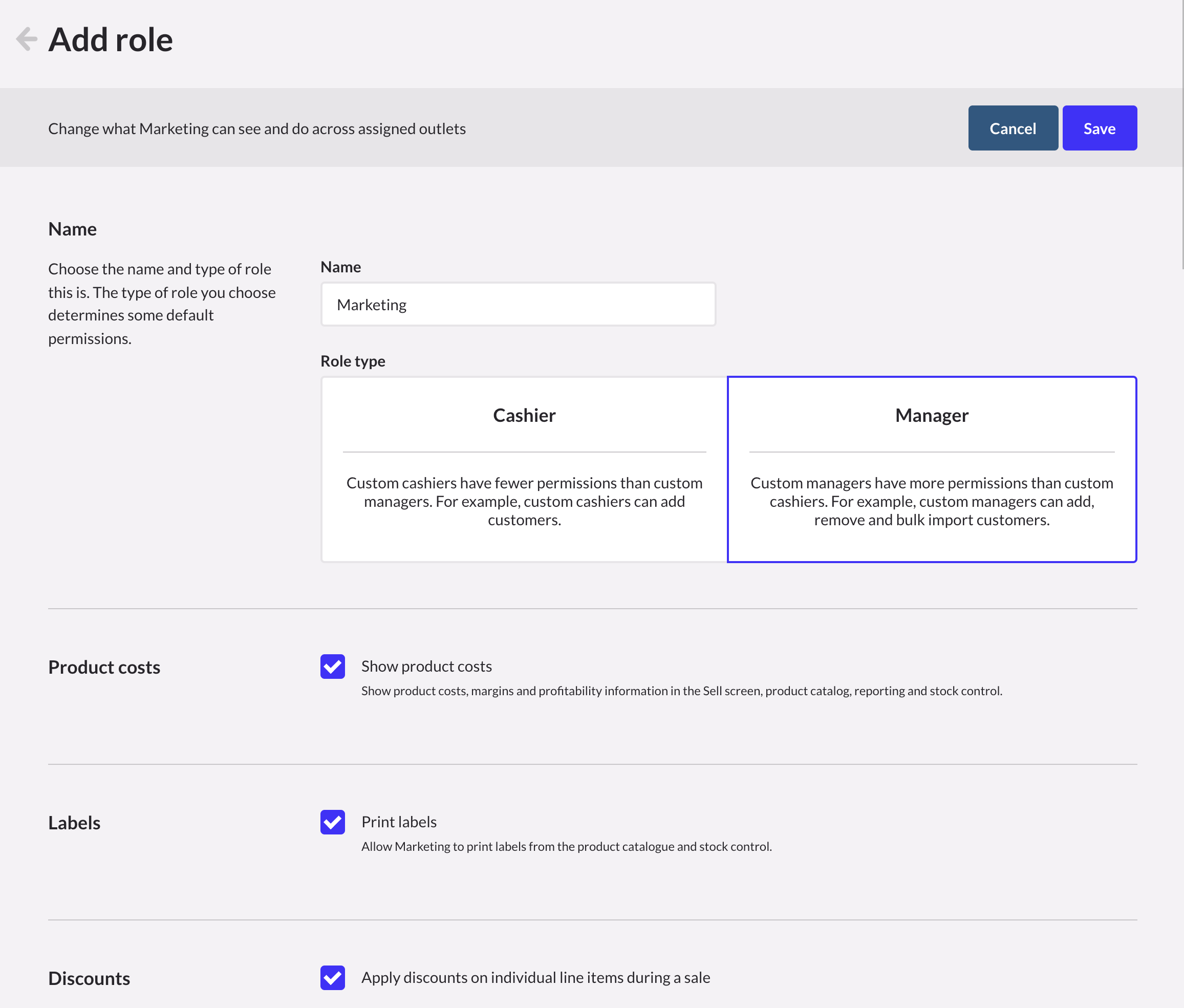 Pagina om een aangepaste rol aan te maken met een veld om een naam in te voeren en kaarten om standaardmachtigingen voor kassamedewerkers of managers te selecteren.
