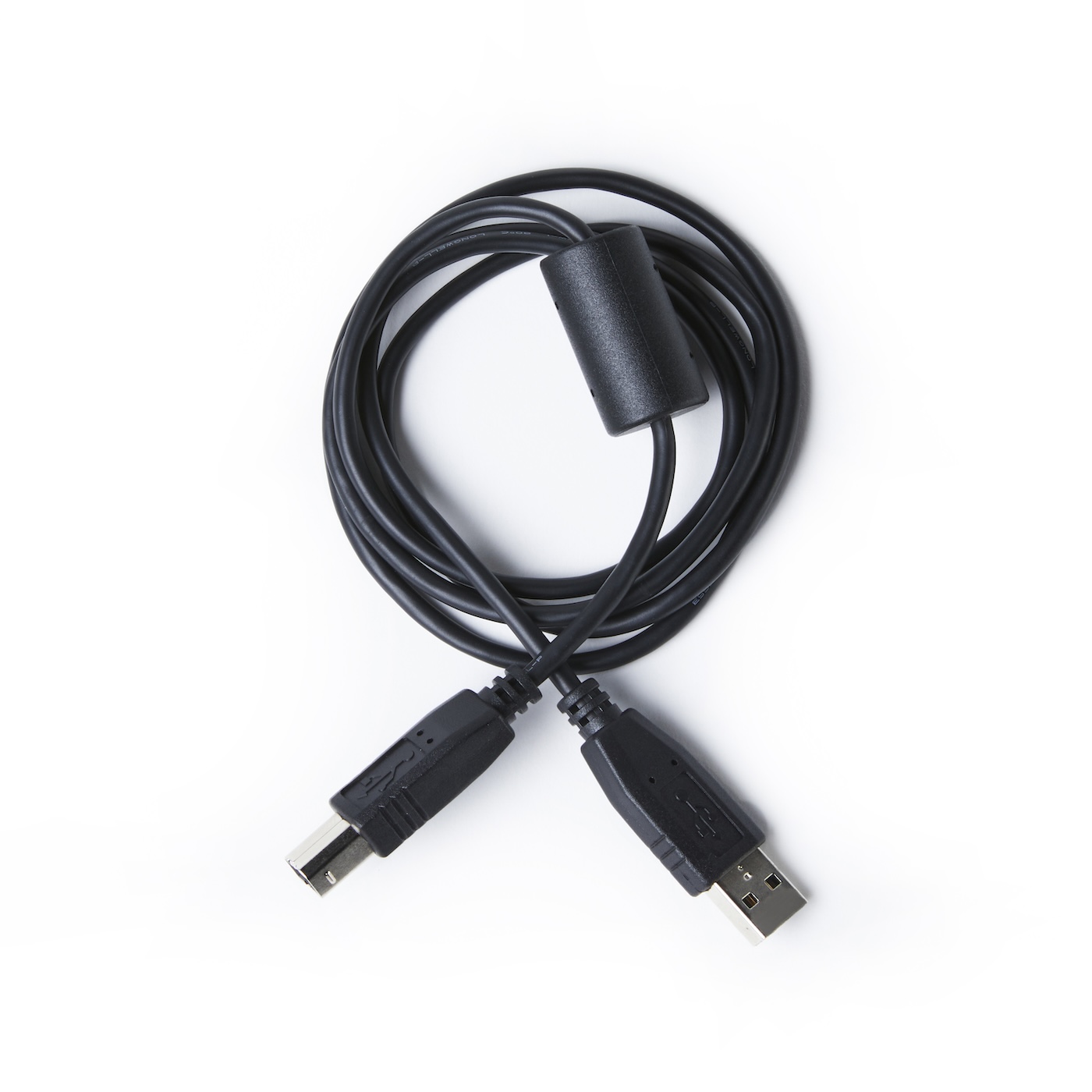 Câble USB branché à l’arrière de l’imprimante DYMO.