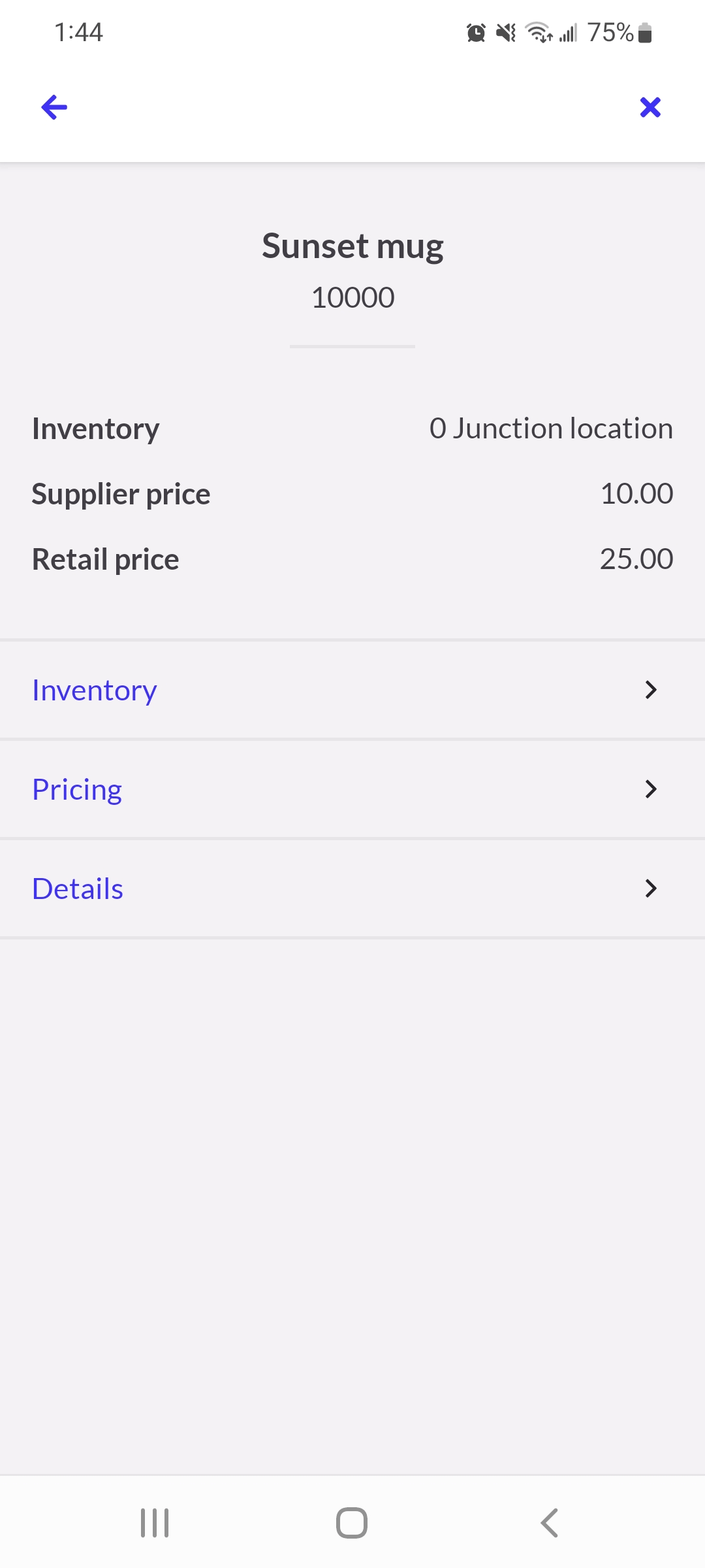 Page principale d’un article où les informations de produits sont regroupées dans des menus déroulants.