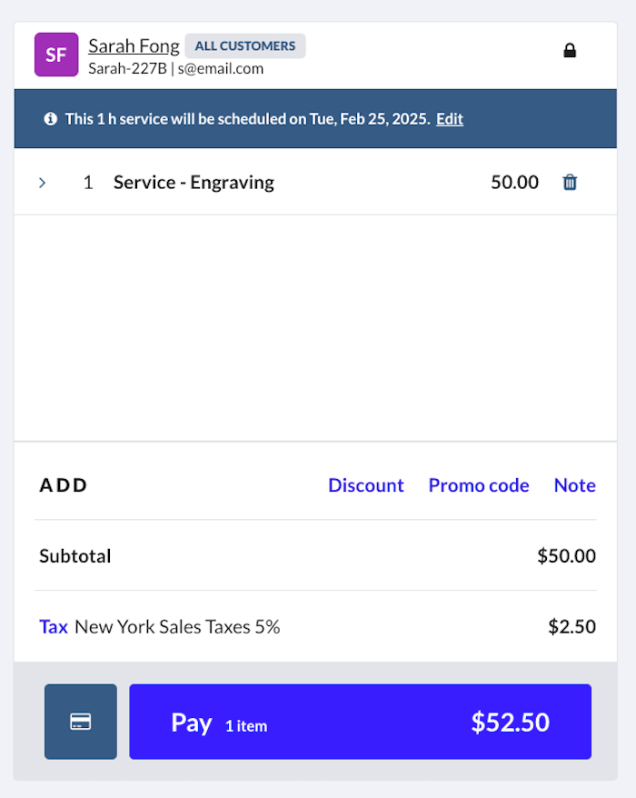 Écran de caisse montrant une vente de service et le bouton Pay (payer) au bas de l’écran.