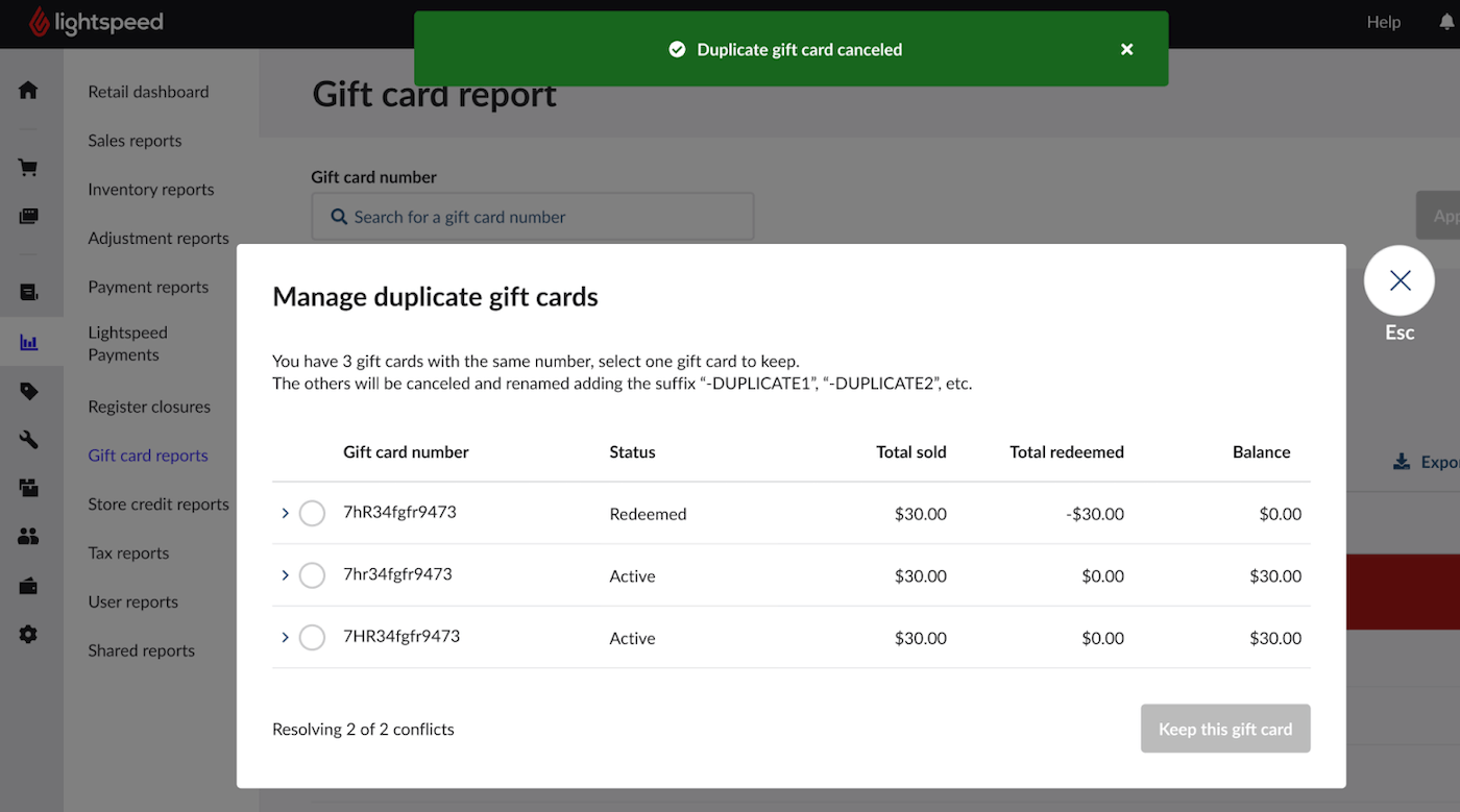 Een bevestigingsbanner op de pagina 'Cadeaubonrapport' en een pop-upvenster 'Gedupliceerde cadeaubonnen beheren' dat is geopend om de volgende reeks gedupliceerde bonnen te beheren.