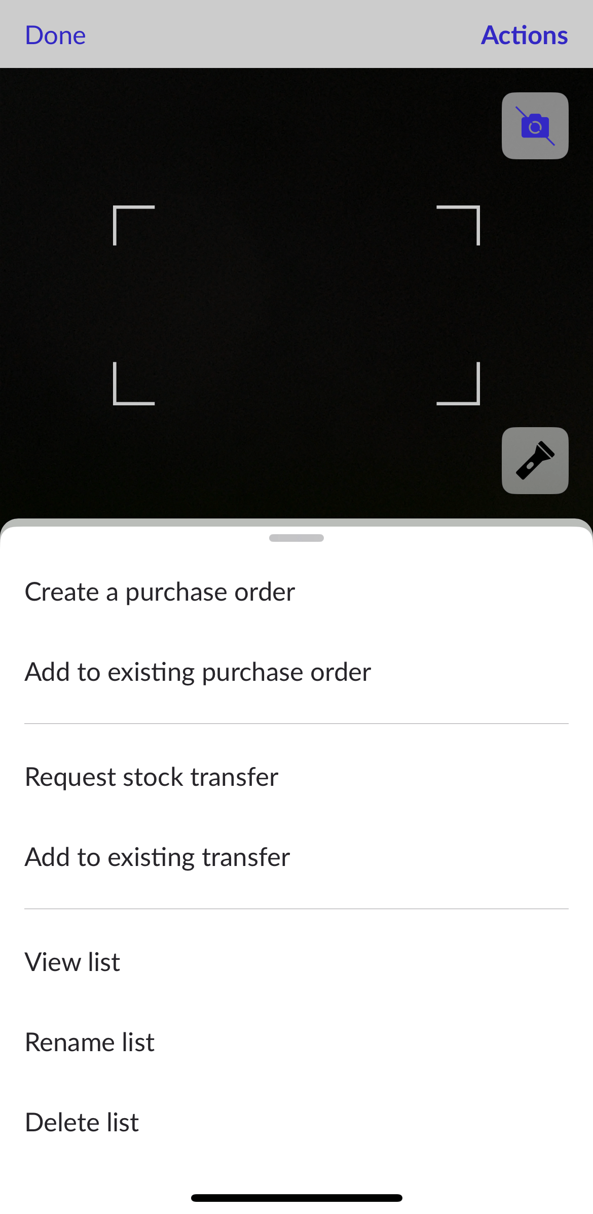 Page d’ajout de produit; la liste des options du menu Actions, dont Demander un transfert de stock, est visible.