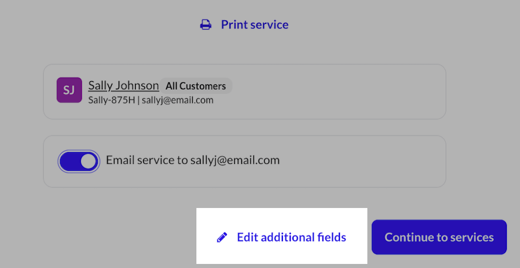 Uitgelichte optie Aanvullende velden bewerken voor de service.