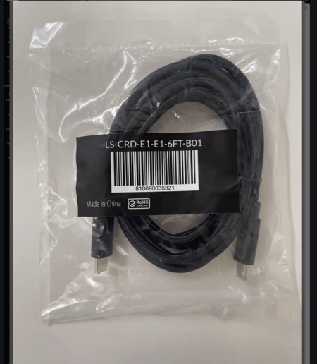 Le câble USB-C noir qui doit être utilisé avec les supports iPad de Lightspeed.