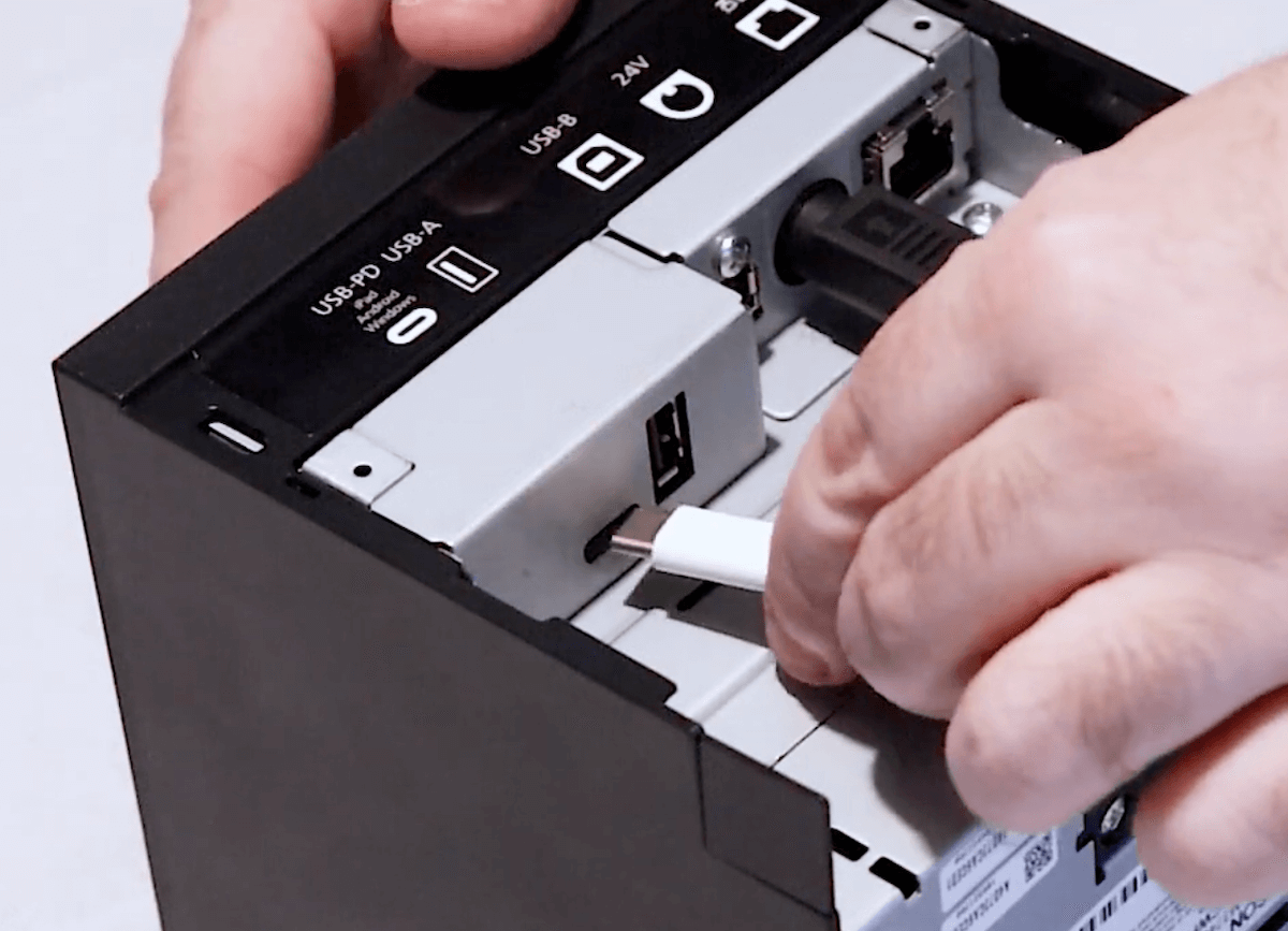 De USB-kabel op de printer aansluiten