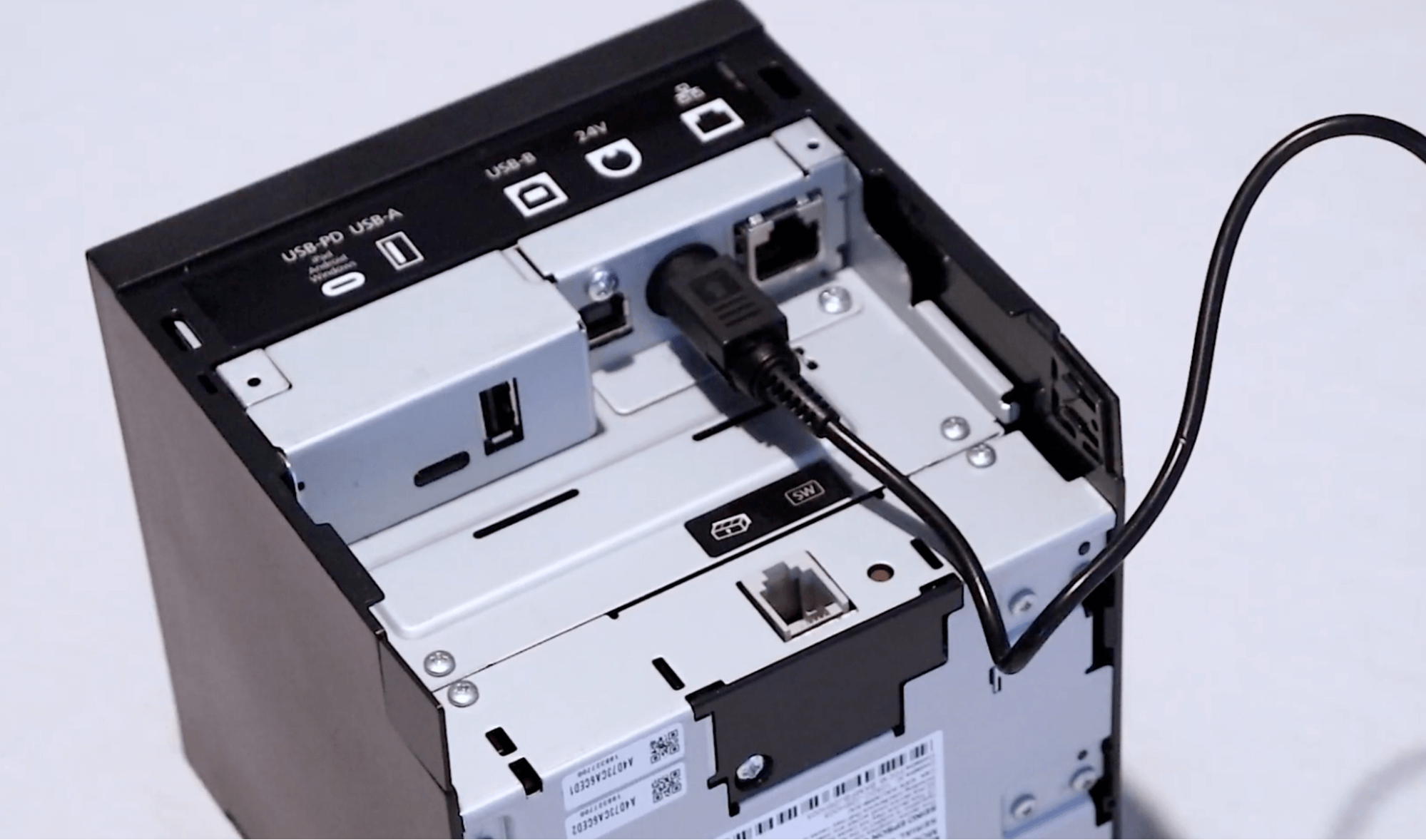 Connexion du câble d’alimentation à l’imprimante