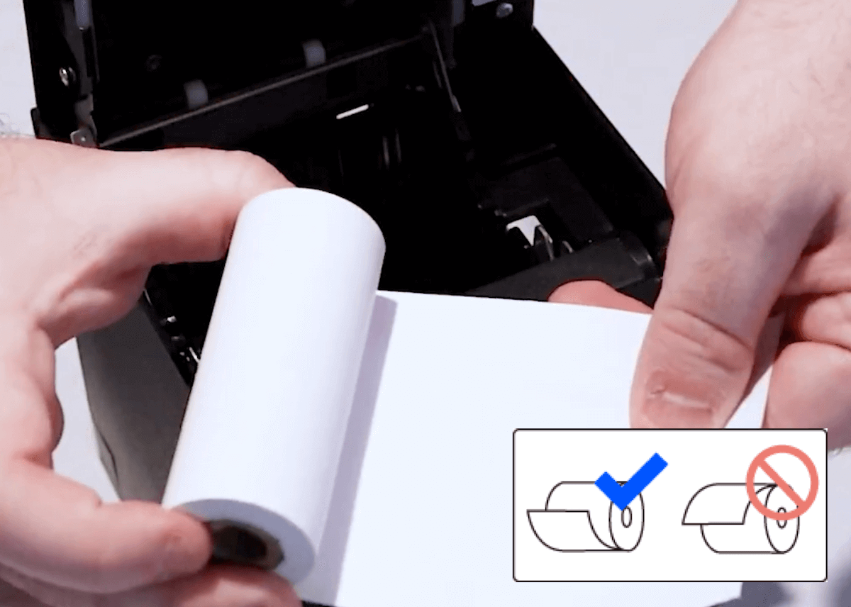 Een papierrol in de printer plaatsen